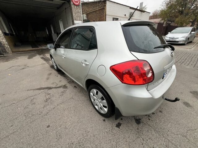 Серый Тойота Аурис, объемом двигателя 1.6 л и пробегом 266 тыс. км за 5500 $, фото 4 на Automoto.ua