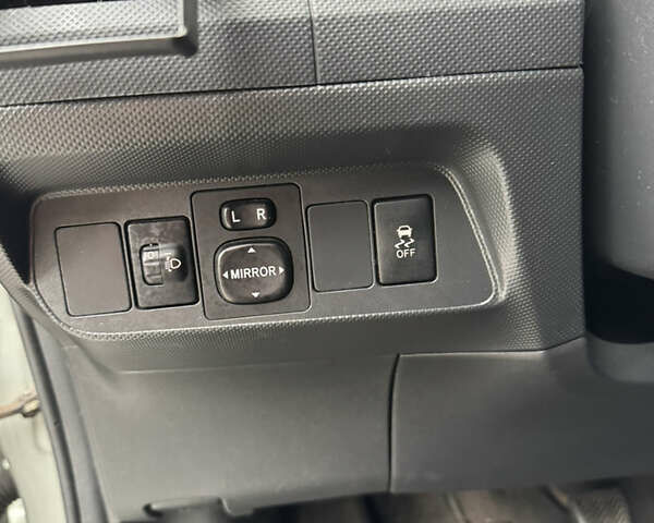 Серый Тойота Аурис, объемом двигателя 1.6 л и пробегом 95 тыс. км за 5500 $, фото 15 на Automoto.ua