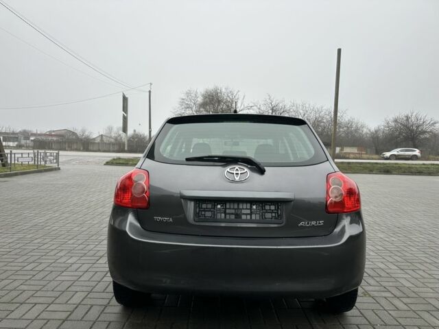 Серый Тойота Аурис, объемом двигателя 1.4 л и пробегом 200 тыс. км за 5700 $, фото 3 на Automoto.ua