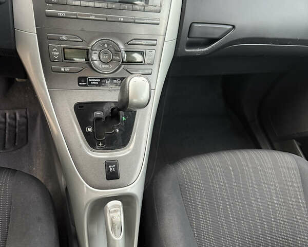 Серый Тойота Аурис, объемом двигателя 1.6 л и пробегом 250 тыс. км за 6200 $, фото 10 на Automoto.ua