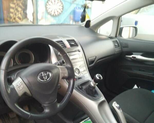 Серый Тойота Аурис, объемом двигателя 2.23 л и пробегом 213 тыс. км за 6200 $, фото 2 на Automoto.ua