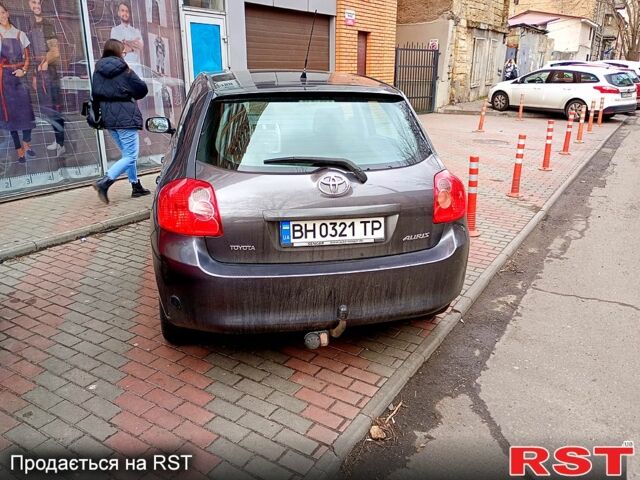 Серый Тойота Аурис, объемом двигателя 1.6 л и пробегом 202 тыс. км за 5500 $, фото 2 на Automoto.ua