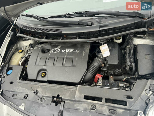 Серый Тойота Аурис, объемом двигателя 1.6 л и пробегом 160 тыс. км за 6800 $, фото 12 на Automoto.ua