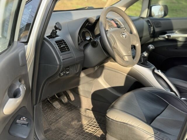 Серый Тойота Аурис, объемом двигателя 1.6 л и пробегом 265 тыс. км за 5800 $, фото 10 на Automoto.ua