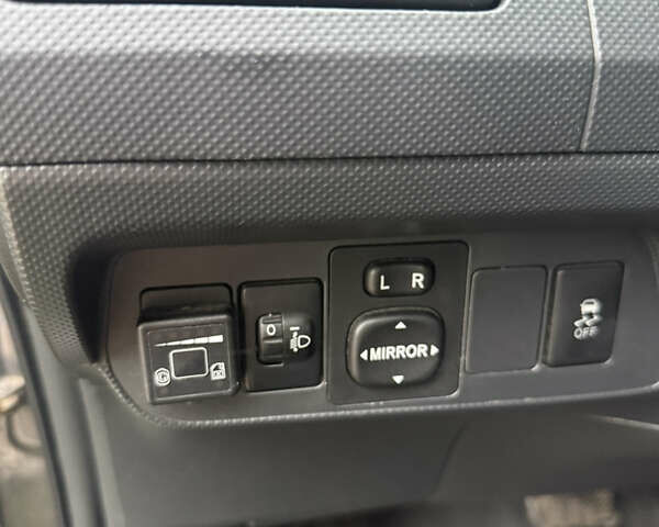 Серый Тойота Аурис, объемом двигателя 1.6 л и пробегом 250 тыс. км за 6200 $, фото 11 на Automoto.ua