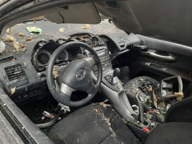 Серый Тойота Аурис, объемом двигателя 1.4 л и пробегом 295 тыс. км за 1999 $, фото 4 на Automoto.ua