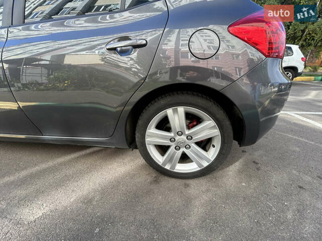Тойота Аурис 2007 в Киеве на Automoto.ua Серый Тойота Аурис, объемом двигателя 2.2 л и пробегом 250 тыс. км за 7000 $, фото 25 на Automoto.ua