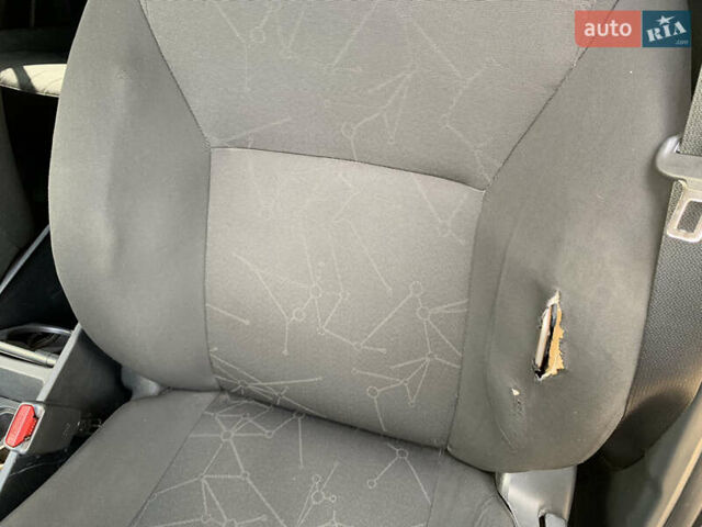 Серый Тойота Аурис, объемом двигателя 1.36 л и пробегом 201 тыс. км за 5900 $, фото 28 на Automoto.ua