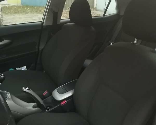 Серый Тойота Аурис, объемом двигателя 2.23 л и пробегом 213 тыс. км за 6200 $, фото 4 на Automoto.ua