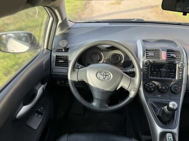 Серый Тойота Аурис, объемом двигателя 1.6 л и пробегом 265 тыс. км за 5800 $, фото 8 на Automoto.ua