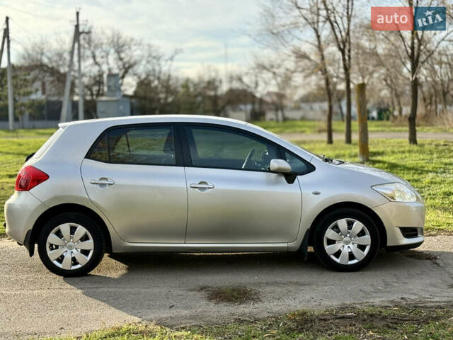 Серый Тойота Аурис, объемом двигателя 1.6 л и пробегом 265 тыс. км за 5800 $, фото 3 на Automoto.ua