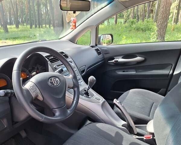 Серый Тойота Аурис, объемом двигателя 1.4 л и пробегом 283 тыс. км за 5700 $, фото 11 на Automoto.ua