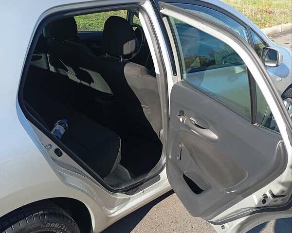 Серый Тойота Аурис, объемом двигателя 1.6 л и пробегом 135 тыс. км за 6000 $, фото 7 на Automoto.ua