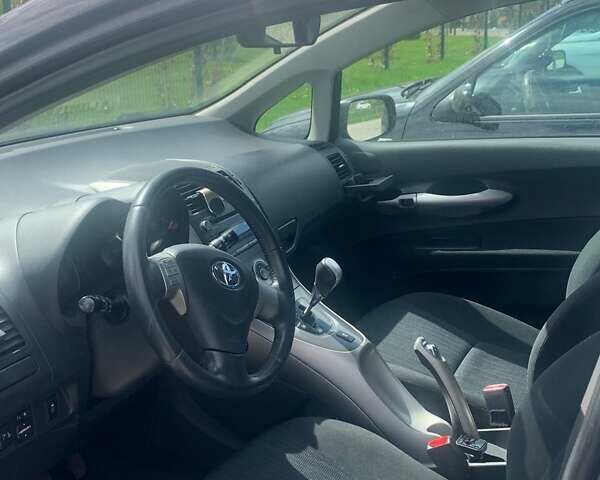 Сірий Тойота Ауріс, об'ємом двигуна 1.6 л та пробігом 170 тис. км за 6500 $, фото 1 на Automoto.ua