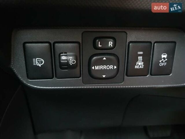 Серый Тойота Аурис, объемом двигателя 1.4 л и пробегом 223 тыс. км за 6700 $, фото 13 на Automoto.ua