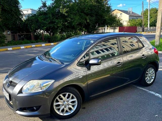 Серый Тойота Аурис, объемом двигателя 2 л и пробегом 208 тыс. км за 5900 $, фото 3 на Automoto.ua