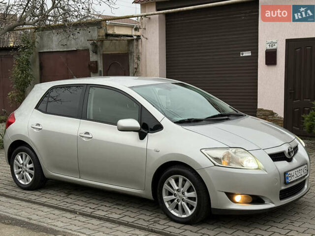 Серый Тойота Аурис, объемом двигателя 2 л и пробегом 219 тыс. км за 6650 $, фото 4 на Automoto.ua