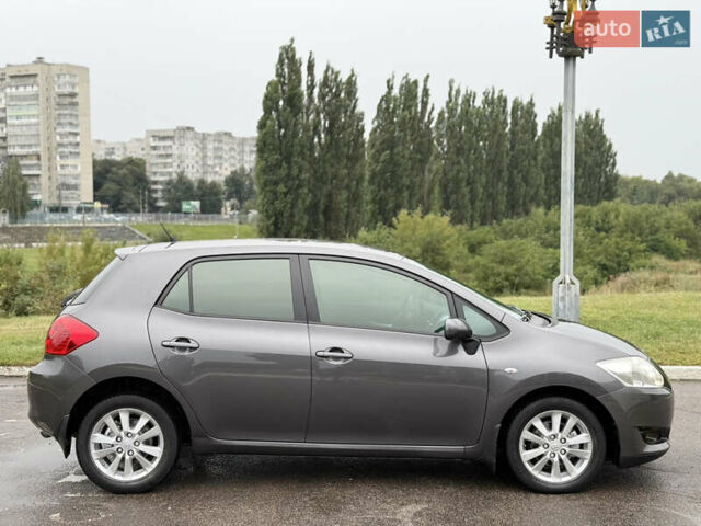 Серый Тойота Аурис, объемом двигателя 1.6 л и пробегом 177 тыс. км за 6600 $, фото 17 на Automoto.ua