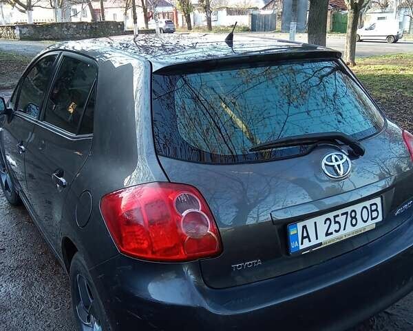 Серый Тойота Аурис, объемом двигателя 1.6 л и пробегом 260 тыс. км за 5850 $, фото 2 на Automoto.ua