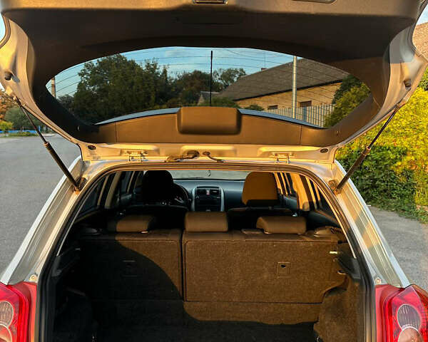 Сірий Тойота Ауріс, об'ємом двигуна 1.6 л та пробігом 244 тис. км за 6200 $, фото 2 на Automoto.ua