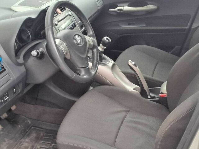 Сірий Тойота Ауріс, об'ємом двигуна 2.2 л та пробігом 216 тис. км за 6690 $, фото 11 на Automoto.ua