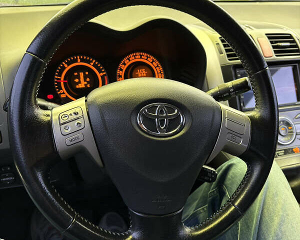 Сірий Тойота Ауріс, об'ємом двигуна 2 л та пробігом 267 тис. км за 5500 $, фото 31 на Automoto.ua