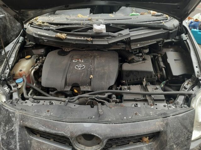 Серый Тойота Аурис, объемом двигателя 1.4 л и пробегом 295 тыс. км за 1999 $, фото 5 на Automoto.ua