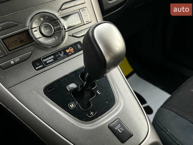 Серый Тойота Аурис, объемом двигателя 1.36 л и пробегом 264 тыс. км за 6999 $, фото 13 на Automoto.ua