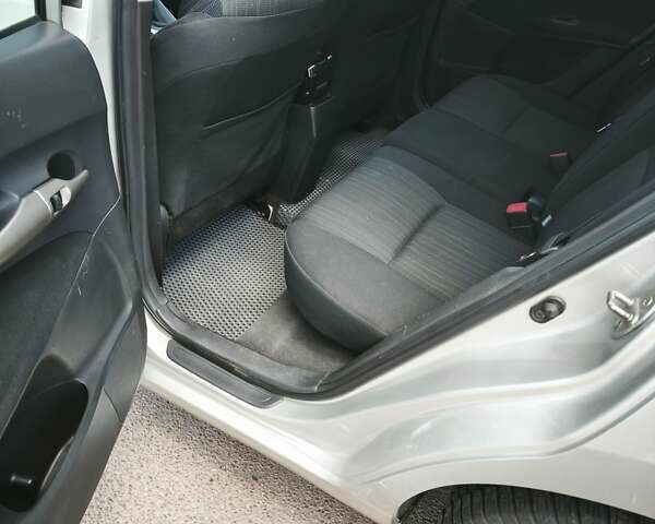 Тойота Аурис 2007 в Кропивницком (Кировограде) на Automoto.ua Серый Тойота Аурис, объемом двигателя 2 л и пробегом 300 тыс. км за 5800 $, фото 5 на Automoto.ua