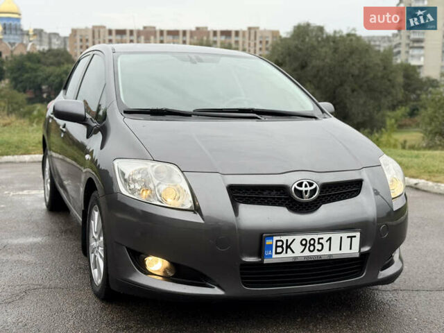 Серый Тойота Аурис, объемом двигателя 1.6 л и пробегом 177 тыс. км за 6600 $, фото 7 на Automoto.ua