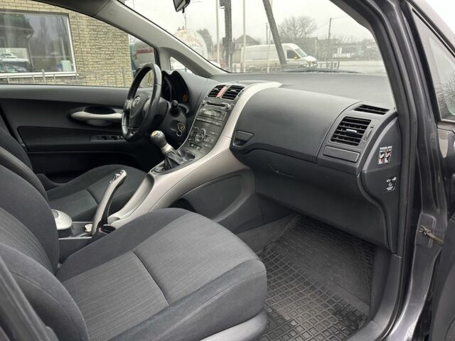 Серый Тойота Аурис, объемом двигателя 1.4 л и пробегом 200 тыс. км за 5700 $, фото 7 на Automoto.ua