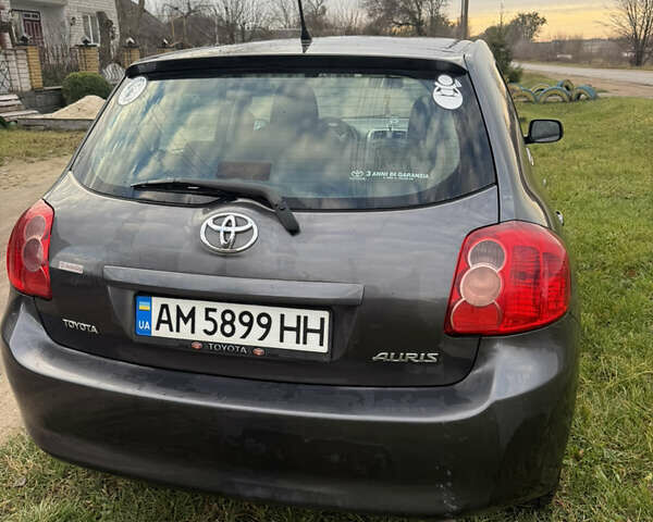 Серый Тойота Аурис, объемом двигателя 1.6 л и пробегом 250 тыс. км за 6200 $, фото 3 на Automoto.ua