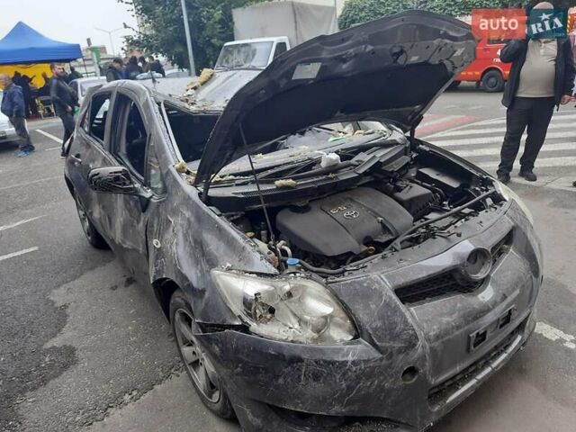 Сірий Тойота Ауріс, об'ємом двигуна 1.4 л та пробігом 295 тис. км за 1999 $, фото 5 на Automoto.ua