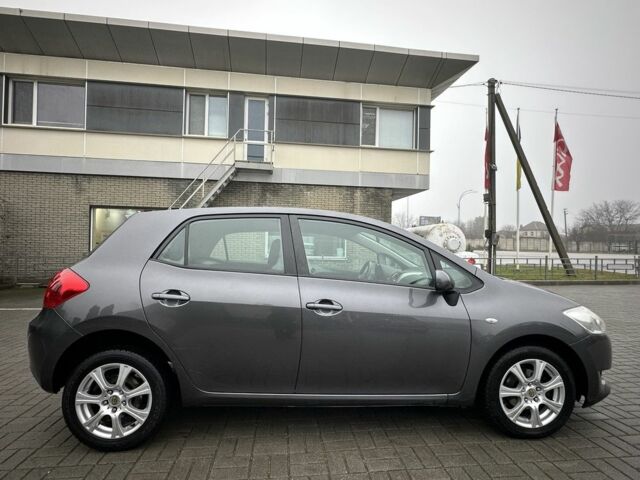 Серый Тойота Аурис, объемом двигателя 1.4 л и пробегом 200 тыс. км за 5700 $, фото 4 на Automoto.ua