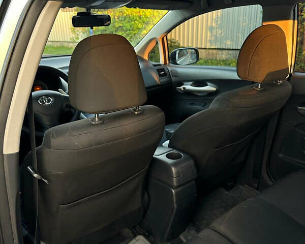 Сірий Тойота Ауріс, об'ємом двигуна 1.6 л та пробігом 244 тис. км за 6200 $, фото 9 на Automoto.ua