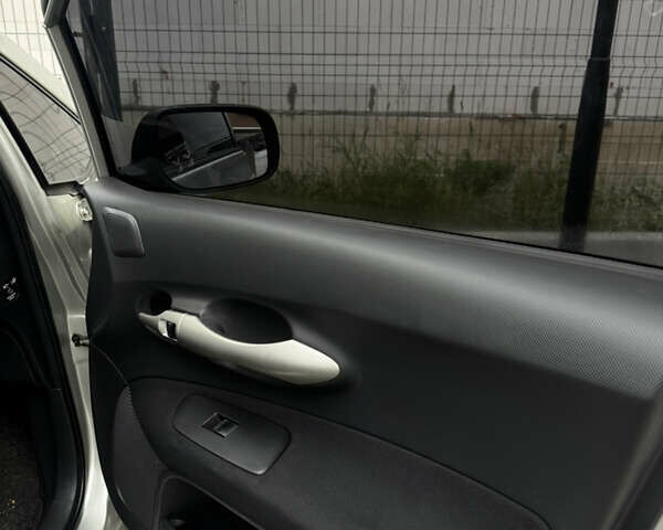 Серый Тойота Аурис, объемом двигателя 1.6 л и пробегом 95 тыс. км за 5500 $, фото 3 на Automoto.ua