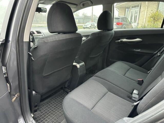 Серый Тойота Аурис, объемом двигателя 1.4 л и пробегом 200 тыс. км за 5700 $, фото 6 на Automoto.ua