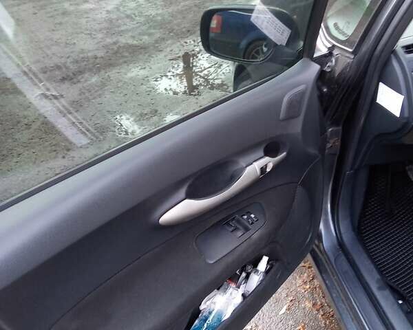 Серый Тойота Аурис, объемом двигателя 1.6 л и пробегом 260 тыс. км за 5850 $, фото 4 на Automoto.ua