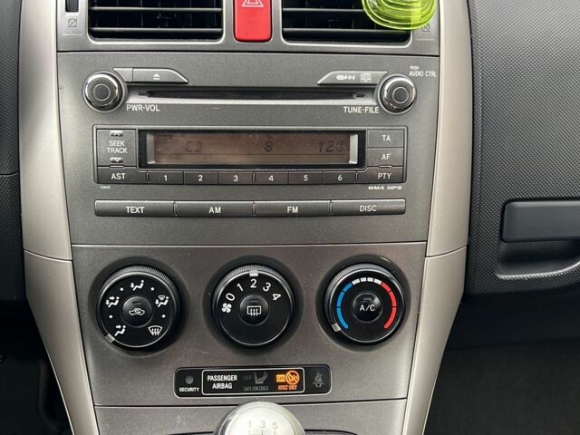 Сірий Тойота Ауріс, об'ємом двигуна 1.6 л та пробігом 257 тис. км за 6500 $, фото 6 на Automoto.ua