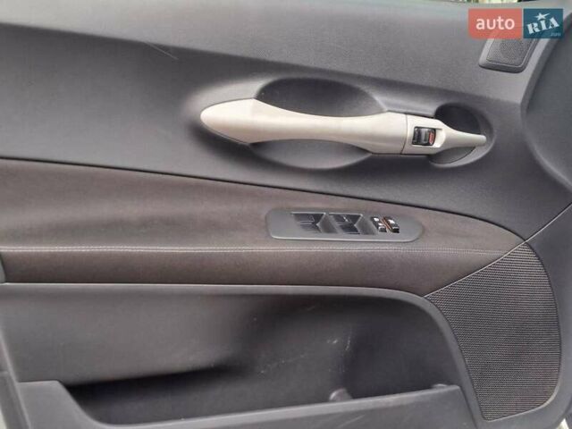 Серый Тойота Аурис, объемом двигателя 2.2 л и пробегом 216 тыс. км за 6690 $, фото 7 на Automoto.ua