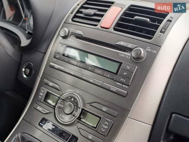 Серый Тойота Аурис, объемом двигателя 2.2 л и пробегом 216 тыс. км за 6690 $, фото 8 на Automoto.ua