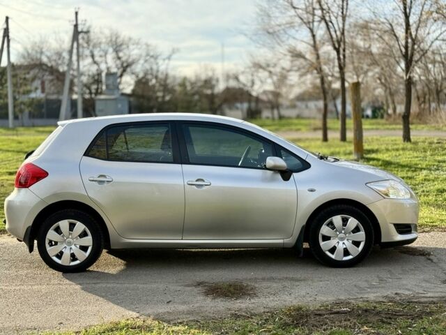 Серый Тойота Аурис, объемом двигателя 1.6 л и пробегом 265 тыс. км за 5800 $, фото 3 на Automoto.ua