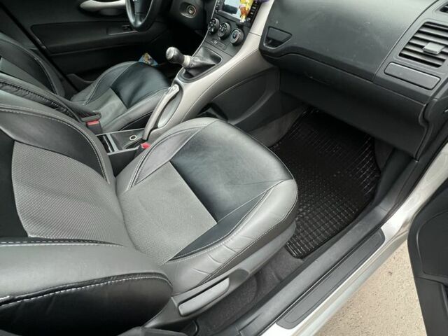 Серый Тойота Аурис, объемом двигателя 1.6 л и пробегом 266 тыс. км за 5500 $, фото 6 на Automoto.ua