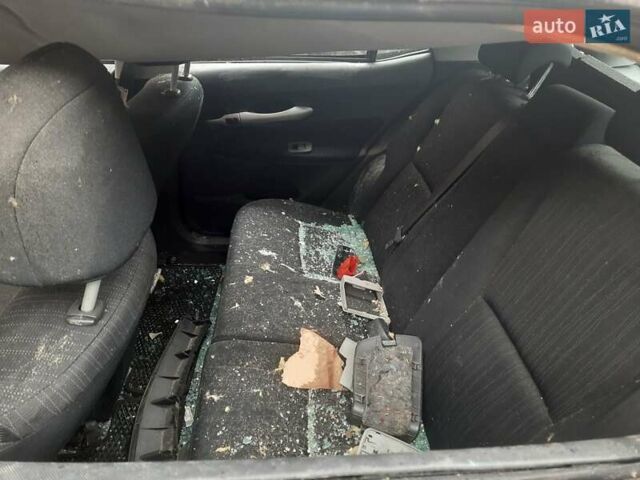 Сірий Тойота Ауріс, об'ємом двигуна 1.4 л та пробігом 295 тис. км за 1999 $, фото 1 на Automoto.ua