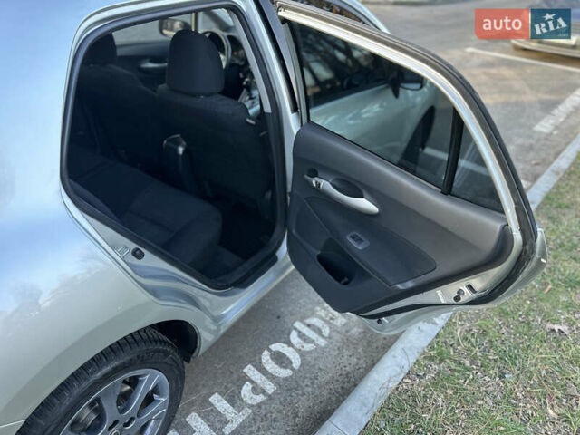 Сірий Тойота Ауріс, об'ємом двигуна 1.6 л та пробігом 155 тис. км за 7300 $, фото 18 на Automoto.ua