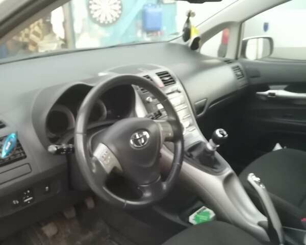 Серый Тойота Аурис, объемом двигателя 2.23 л и пробегом 213 тыс. км за 6200 $, фото 6 на Automoto.ua