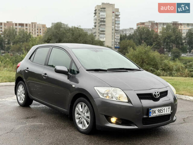 Серый Тойота Аурис, объемом двигателя 1.6 л и пробегом 177 тыс. км за 6600 $, фото 10 на Automoto.ua