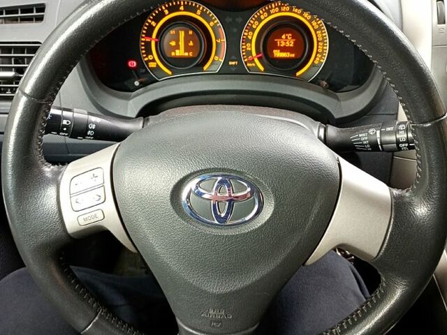 Серый Тойота Аурис, объемом двигателя 1.6 л и пробегом 202 тыс. км за 5500 $, фото 4 на Automoto.ua