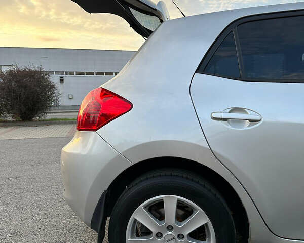 Сірий Тойота Ауріс, об'ємом двигуна 1.6 л та пробігом 244 тис. км за 6200 $, фото 18 на Automoto.ua