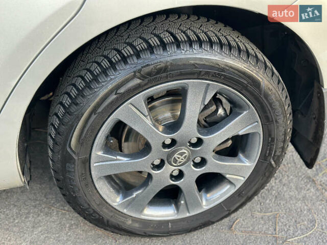 Сірий Тойота Ауріс, об'ємом двигуна 1.6 л та пробігом 155 тис. км за 7300 $, фото 15 на Automoto.ua